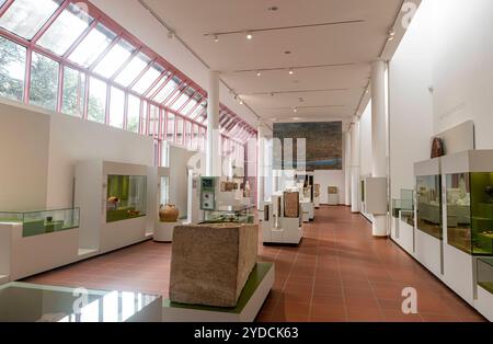 Trier Deutschland 3. Oktober 2024 Rheinisches Landesmuseum Trier, archäologisches Museum. Artefakte aus der Zeit nach der Römerzeit. n.b., Fotos, die mit Erlaubnis der Museumsbehörden nach Vorlage des Presseausweises aufgenommen wurden. Stockfoto