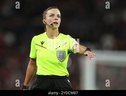 London, Großbritannien. Oktober 2024. Schiedsrichterin Marta Huerta de AZA während des internationalen Freundschaftsspiels im Wembley Stadium, London. Der Bildnachweis sollte lauten: Paul Terry/Sportimage Credit: Sportimage Ltd/Alamy Live News Stockfoto