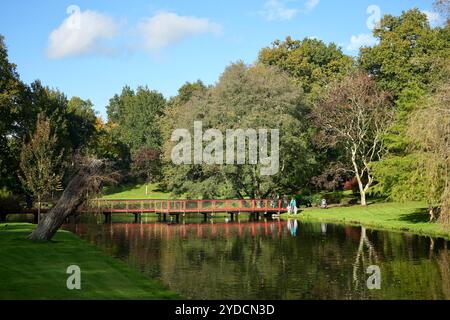 Die Cascade Gardens Bridge in Leeds Castle. Stockfoto