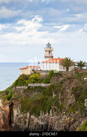Leuchtturm von Cudillero, Asturien, Nordspanien Stockfoto