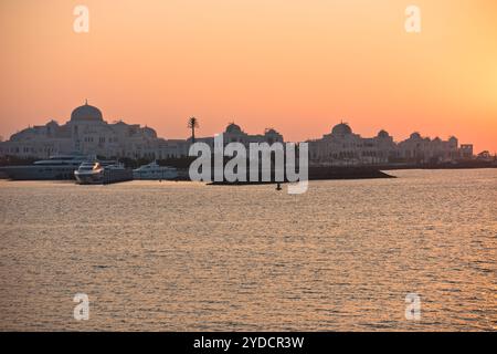 Laguna und Präsidentenpalast in Abu Dhabi VAE Stockfoto