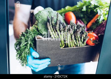 Gemüseabgabe während des Coronavirus-Ausbruchs Stockfoto