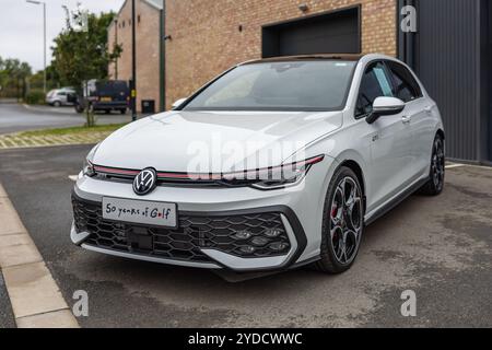 50 Jahre Golf - Volkswagen Golf GTi, ausgestellt im Bicester Heritage Scramble am 6. Oktober 2024. Stockfoto