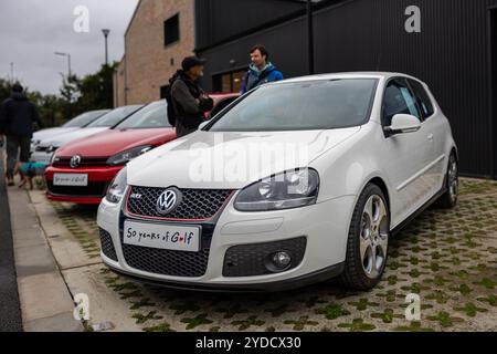 50 Jahre Golf - Volkswagen Golf GTi, ausgestellt im Bicester Heritage Scramble am 6. Oktober 2024. Stockfoto