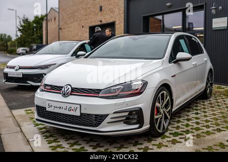 50 Jahre Golf - Volkswagen Golf GTi, ausgestellt im Bicester Heritage Scramble am 6. Oktober 2024. Stockfoto