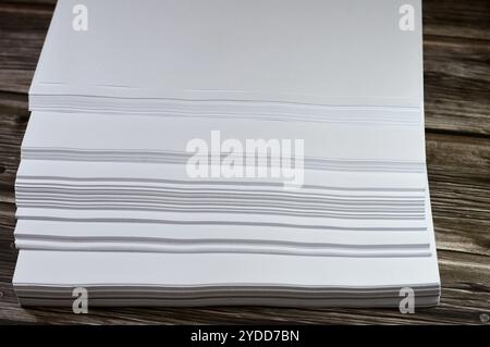 Laser Super White A4-Papier, ein Papierformat gemäß ISO 216, 210 x 297 mm, für Schreibpapier und gedruckte Dokumente, weiß Stockfoto