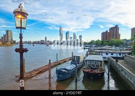 Blick auf die Themse in London von der Battersea Bridge Stockfoto