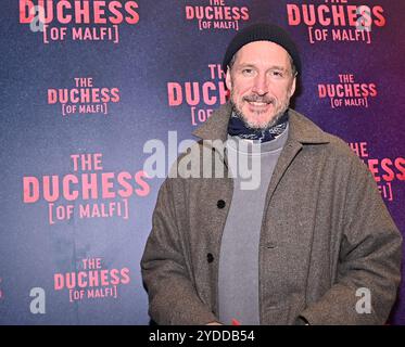 Prominente kommen zur Eröffnungsshow der Duchess im Londoner Trafalgar Theatre Stockfoto