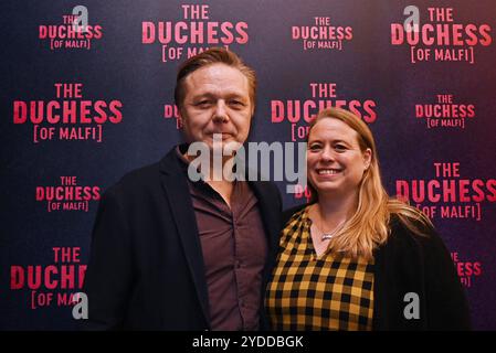 Prominente kommen zur Eröffnungsshow der Duchess im Londoner Trafalgar Theatre Stockfoto