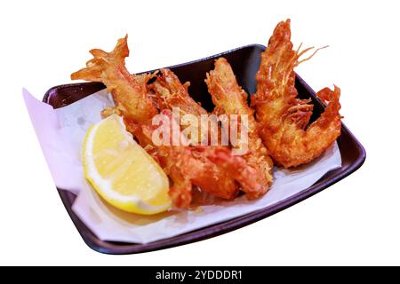 Gestanzt von Golden Shrimps Tempura auf weiß isoliert. Stockfoto