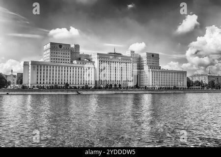 Das Gebäude des Verteidigungsministeriums Russlands am Ufer von Frunzenskaya, Moskau, Russland Stockfoto