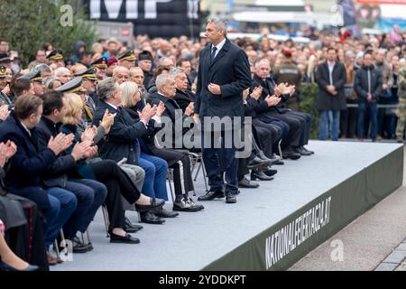 Wien, Österreich. 26. Oktober 2024 Feierlichkeiten anlässlich des Nationalfeiertages am Wiener Heldenplatz, Leistungsschau des österreichischen Bundesheeres, Bundeskanzler Karl Nehammer. Wien *** Wien, Österreich 26. Oktober 2024 Feierlichkeiten anlässlich des Nationalfeiertags am Wienischen Heldenplatz, Ausstellung der österreichischen Bundeswehr, Bundeskanzler Karl Nehammer Wien Stockfoto