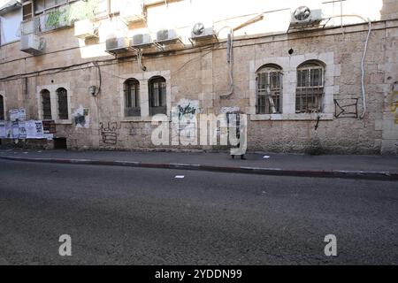 Am 20. Oktober 2024 wurden in MEA She’arim in Jerusalem, Israel, Umrisse palästinensischer Flaggen an den Wänden gemalt. Foto: Raquel G. Frohlich. Stockfoto