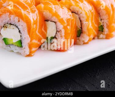 Sushi-Rolle philadelphia mit Lachsen aus nächster Nähe Stockfoto