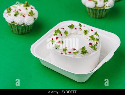 Türkische Maras-Vanilleeis mit Pistazienpulver Stockfoto