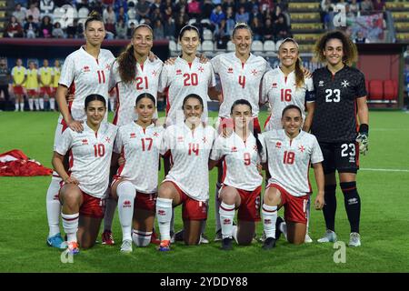 Rom, Italien. Oktober 2024. Die Mannschaftsspieler aus Malta posieren für ein Gruppenfoto während der Freundschaftsspiele zwischen Italien und Malta im Stadio Tre Fontane. Endstand; Italien 5:0 Malta. (Foto: Mattia Vian/SOPA Images/SIPA USA) Credit: SIPA USA/Alamy Live News Stockfoto