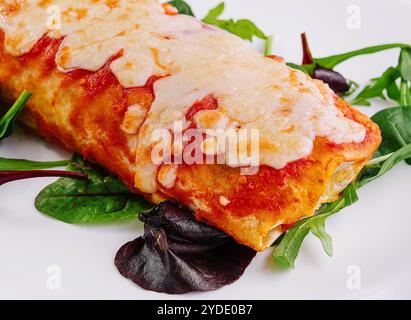 Vegetarische Quesadilla mit Gemüse und Käse Stockfoto