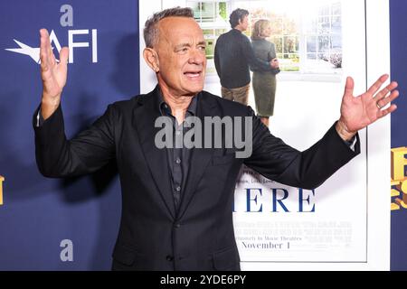 Hollywood, Usa. Oktober 2024. HOLLYWOOD, LOS ANGELES, KALIFORNIEN, USA - 25. OKTOBER: Tom Hanks kommt beim AFI fest 2024 an – World Premiere Screening von Sony Pictures 'Here', das am 25. Oktober 2024 im TCL Chinese Theatre IMAX in Hollywood, Los Angeles, Kalifornien, USA stattfand. (Foto: Xavier Collin/Image Press Agency) Credit: Image Press Agency/Alamy Live News Stockfoto