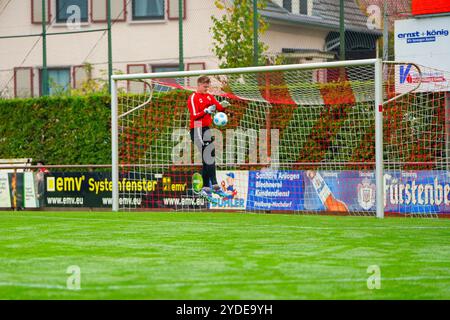 Bahlingen, Deutschland. Oktober 2024. Benedikt GRAWE (Bahlinger SC 40) beim Warmmachen Regionalliga S?dwest, Bahlinger SC vs. KSV Hessen Kassel, 26.10.2024 Credit: dpa/Alamy Live News Stockfoto