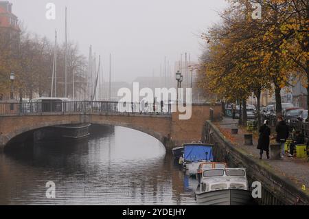 Kopenhagen/Dänemark/26. Oktober 2024/Christianshavn-Kanal am amager isalnd christen in der dänischen Hauptstadt Kopenhagen. (Foto. Francis Joseph Dean/Dean Pictures) (nicht für kommerzielle Zwecke) Stockfoto