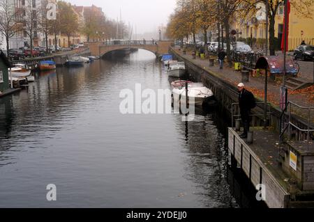 Kopenhagen/Dänemark/26. Oktober 2024/Christianshavn-Kanal am amager isalnd christen in der dänischen Hauptstadt Kopenhagen. (Foto. Francis Joseph Dean/Dean Pictures) (nicht für kommerzielle Zwecke) Stockfoto