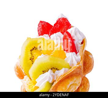 Bubble Waffel mit Kiwi und Schlagsahne Erdbeere Stockfoto