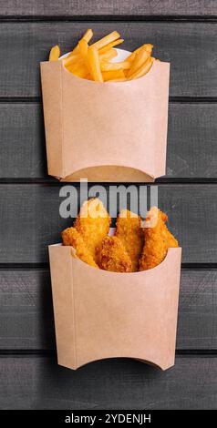 Pommes frites und Chicken Nuggets auf Holz Stockfoto