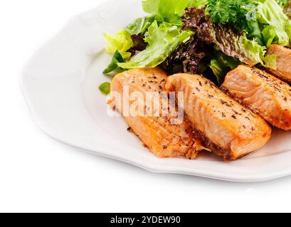 Köstliche gegrillte Lachsfilets oder Steaks Stockfoto