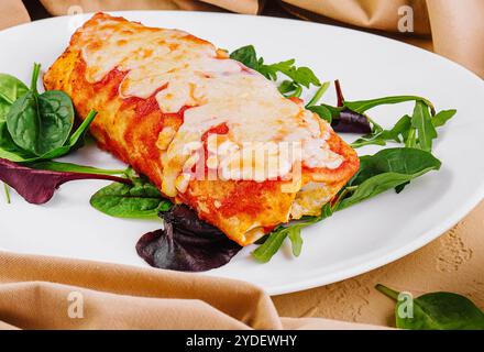 Vegetarische Quesadilla mit Gemüse und Käse Stockfoto