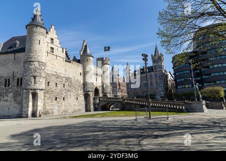 Antwerpen, Belgien. 15. April 2023. Het Steen ist eine mittelalterliche Festung im alten Stadtzentrum von Antwerpen. Ein ehemaliger Ringwall am rechten Ufer des SC Stockfoto