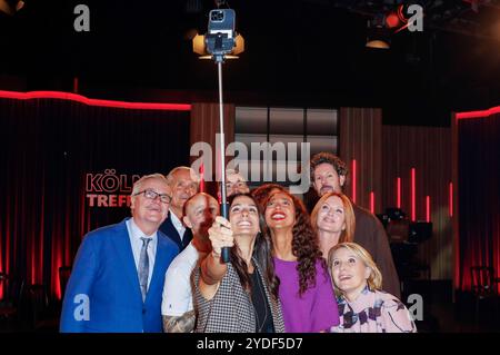 Jürgen Beckers, Axel Hacke, Jürgen Vogel, Aybi Era, Micky Beisenherz, Melanie Raabe, Esther Schweins, Max Herre und Susan Link bei der Aufzeichnung der WDR-Talkshow Kölner Treff im WDR Studio BS 3. Köln, 25.10.2024 *** Jürgen Beckers, Axel Hacke, Jürgen Vogel, Aybi Era, Micky Beisenherz, Melanie Raabe, Esther Schweins, Max Herre und Susan Link bei der Aufnahme der WDR Talkshow Kölner Treff im WDR Studio BS 3 Köln, 25 10 2024 Foto:XR.xSchmiegeltx/xFuturexImagex koelner treff2510 4001 Stockfoto