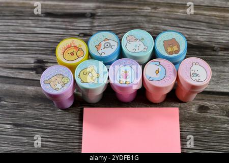 Safe Ink Siegel Serie Stempel für Kinder und klebrige Papiere, Stempel mit Wörtern, wow, hallo, tolle Arbeit, perfekt, danke, du hast das, Scheck, glücklich ti Stockfoto