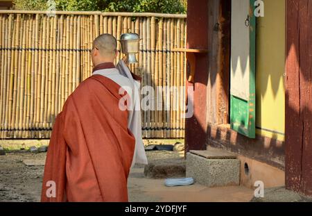 Mönch im Songgwangsa Zen buddhismus Tempel in Süd-Jeolla Provinz, Südkorea. Stockfoto