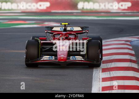 Mexiko-Stadt, Vereinigte Staaten. Oktober 2024. Carlos Sainz (Scuderia Ferrari HP, Spanien, #55) im Ferrari SF-24 vor Mexico GP Branding, MEX, Formel 1 Weltmeisterschaft, Grand Prix von Mexiko City, Autodromo Hermanos Rodriguez, Freies Training, 25.10.2024 Foto: Eibner-Pressefoto/Michael Memmler Credit: dpa/Alamy Live News Stockfoto