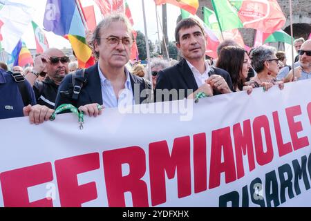 Angelo Bonelli Nicola Fratoianni AVS alla manifestazione &#x2018;fermiamo le guerre' promossa da Europe for Peace, Rete italiana Pace e disarmo, Fondazione Perugia Assisi per la cultura della Pace 2024, Assisi Pace giusta, Sbilanciamoci, e oltre 400 Assisi Just Peace, Sbilanciamoci, A Stockfoto