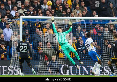 Jose Sa von Wolverhampton Wanderers spart während des Spiels Brighton & Hove Albion FC gegen Wolverhampton Wanderers FC English Premier League im American Express Stadium, Brighton & Hove, Großbritannien am 26. Oktober 2024 Credit: Every Second Media/Alamy Live News Stockfoto