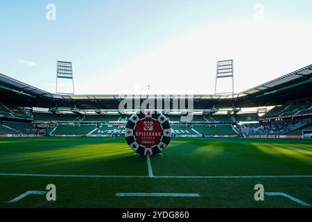 Bremen, Deutschland. Oktober 2024. BREMEN, DEUTSCHLAND - 26. OKTOBER: Ein allgemeiner Blick auf das Weserstadion vor dem 1. Bundesliga-Spiel zwischen SV Werder Bremen und Bayer 04 Leverkusen am 26. Oktober 2024 im Weserstadion in Bremen. (Foto von Andre Weening/Orange Pictures) Credit: Orange Pics BV/Alamy Live News Stockfoto