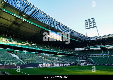 Bremen, Deutschland. Oktober 2024. BREMEN, DEUTSCHLAND - 26. OKTOBER: Ein allgemeiner Blick auf das Weserstadion vor dem 1. Bundesliga-Spiel zwischen SV Werder Bremen und Bayer 04 Leverkusen am 26. Oktober 2024 im Weserstadion in Bremen. (Foto von Andre Weening/Orange Pictures) Credit: Orange Pics BV/Alamy Live News Stockfoto