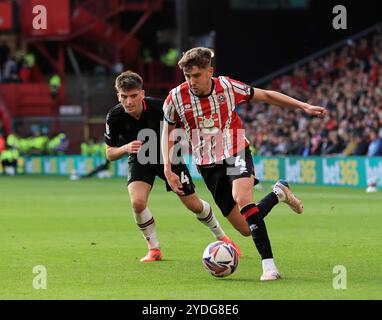 Sheffield, Großbritannien. Oktober 2024. Oliver Arblaster von Sheffield United während des Sky Bet Championship Matches in der Bramall Lane, Sheffield. Der Bildnachweis sollte lauten: Simon Bellis/Sportimage Credit: Sportimage Ltd/Alamy Live News Stockfoto