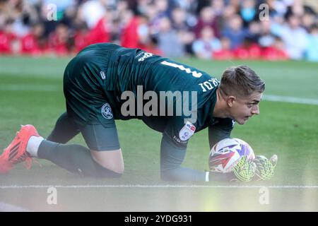 Leeds, Großbritannien. Oktober 2024. Turf Moor, Bunrley, England, 26. Oktober 2024: Torhüter Paul Nardi (1 QPR) beim EFL Sky Bet Championship Spiel zwischen Burnley und Queens Park Rangers am 26. Oktober 2024. (Sean Chandler/SPP) Credit: SPP Sport Press Photo. /Alamy Live News Stockfoto