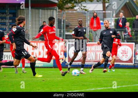 Bahlingen, Deutschland. Oktober 2024. Vergebene Torchance durch als Diakit? (Bahlinger SC 11) Regionalliga S?dwest, Bahlinger SC vs. KSV Hessen Kassel, 26.10.2024 Credit: dpa/Alamy Live News Stockfoto