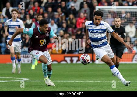 Leeds, Großbritannien. Oktober 2024. Turf Moor, Bunrley, England, 26. Oktober 2024: Nicolas Madsen (24 QPR) kontrolliert den Ball während des EFL Sky Bet Championship Matches zwischen Burnley und Queens Park Rangers am 26. Oktober 2024. (Sean Chandler/SPP) Credit: SPP Sport Press Photo. /Alamy Live News Stockfoto