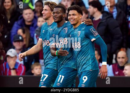 Bournemouth's Evanilson feiert das erste Tor ihrer Mannschaft während des Premier League-Spiels im Villa Park, Birmingham. Bilddatum: Samstag, 26. Oktober 2024. Stockfoto