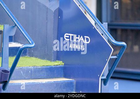 Etihad Stadium, Manchester, Großbritannien. Oktober 2024. Premier League Football, Manchester City gegen Southampton; Eitihad Airways Logo Credit: Action Plus Sports/Alamy Live News Stockfoto