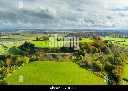 Allgemeiner Blick auf Old Sarum in Salisbury in Wiltshire an einem sonnigen Herbstnachmittag. Stockfoto