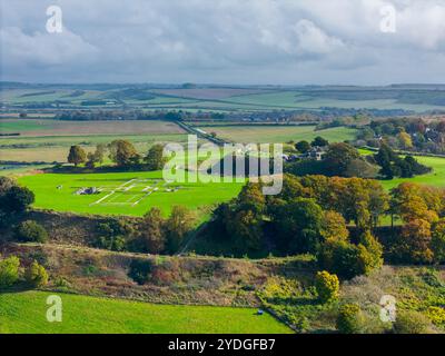 Allgemeiner Blick auf Old Sarum in Salisbury in Wiltshire an einem sonnigen Herbstnachmittag. Stockfoto