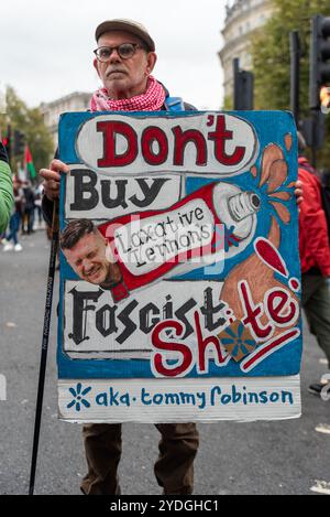 Protestplakette gegen Anhänger von Stephen Yaxley-Lennon (auch bekannt als Tommy Robinson), die an einem protestmarsch nach Whitehall teilnehmen. Faschistische Botschaft Stockfoto