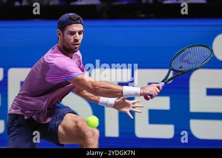 Wien, Wien, Österreich. Oktober 2024. Karen Khachanov, Rückkehr mit Rückhand während der ersten Bank Open - ATP500, Herren Tennis (Credit Image: © Mathias Schulz/ZUMA Press Wire) NUR REDAKTIONELLE VERWENDUNG! Nicht für kommerzielle ZWECKE! Stockfoto