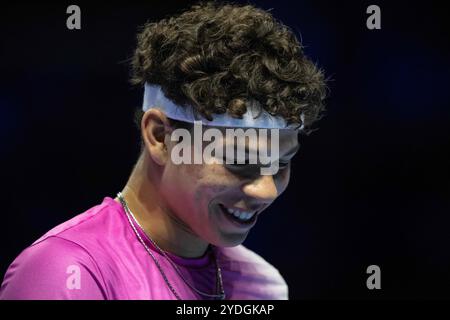 St. Jakobshalle, Basel, Schweiz. Oktober 2024. ATP 500 Swiss Indoors Basel Tennis, Tag 6; Arthur Fils (FRA) im Kampf gegen Ben Shelton (USA) im Halbfinale Credit: Action Plus Sports/Alamy Live News Stockfoto