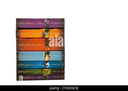 Harry Potter alle Bücher. Alle Teile der Harry-Potter-Bücher isoliert auf weißem Hintergrund Stockfoto